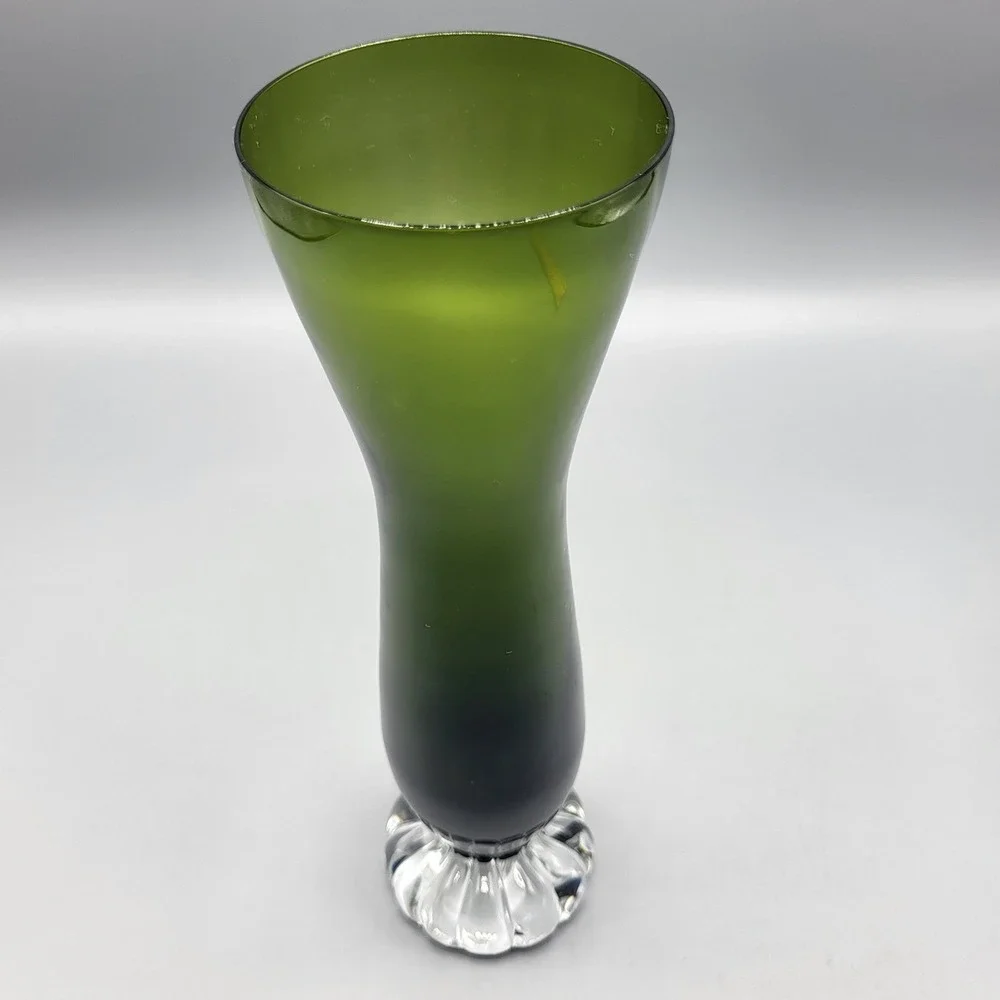 Vintage MCM Mid Century Modern Bud Vase Art Glass Scalloped Base Green 9